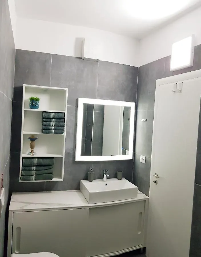 Bindi Apartment Himara 0*,